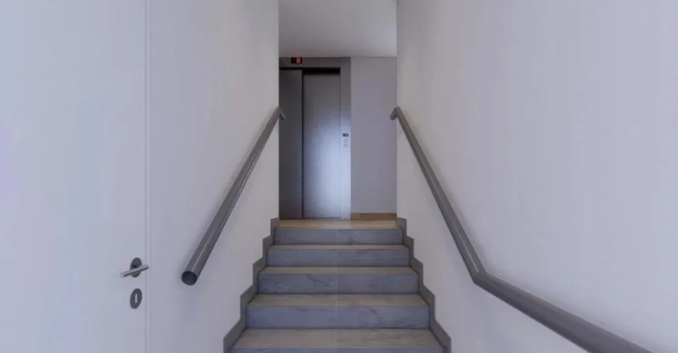 Attique de 4.5 pièces très bien situé avec balcon et terrasse