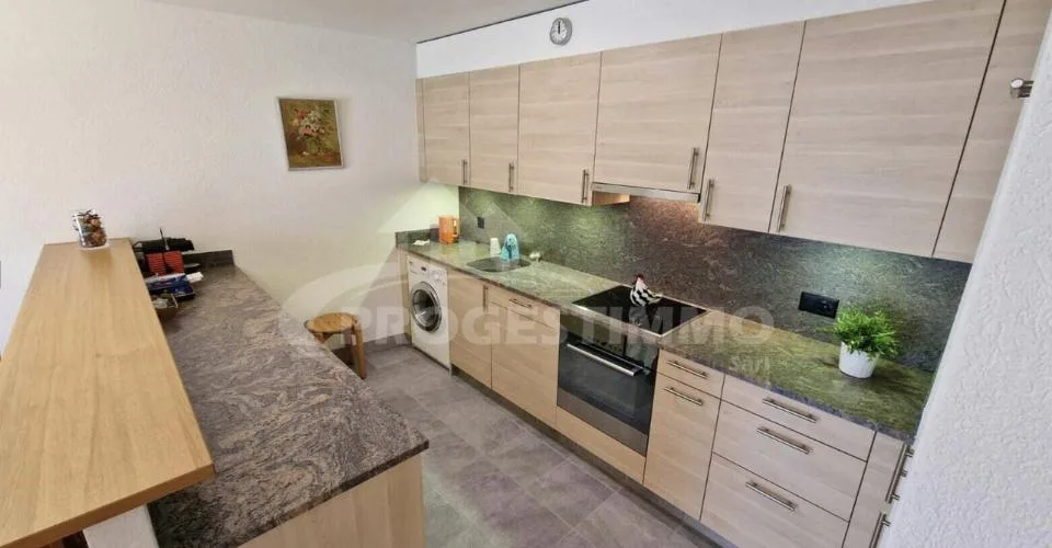 APPARTEMENT DANS LES BAINS DE SAILLON