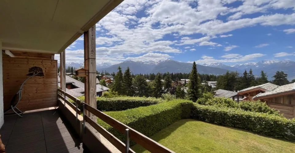 Duplex de 4.5 pièces avec vue exceptionnelle à deux pas du Golf Ballesteros