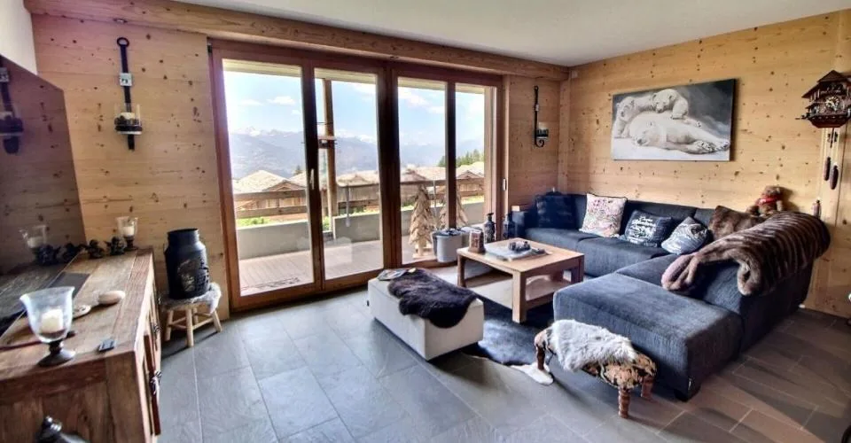 Duplex de 4.5 pièces avec vue exceptionnelle à deux pas du Golf Ballesteros