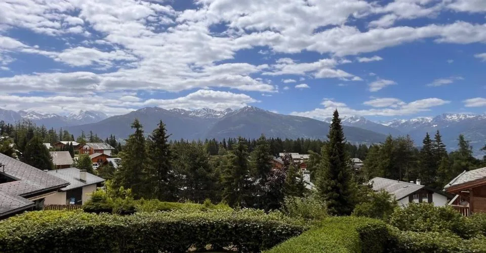 Duplex de 4.5 pièces avec vue exceptionnelle à deux pas du Golf Ballesteros