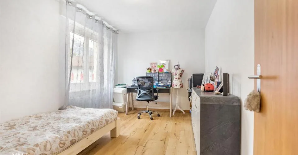 Stilvoll renoviert mit viel Platz und Charme – photo 10 sur 13