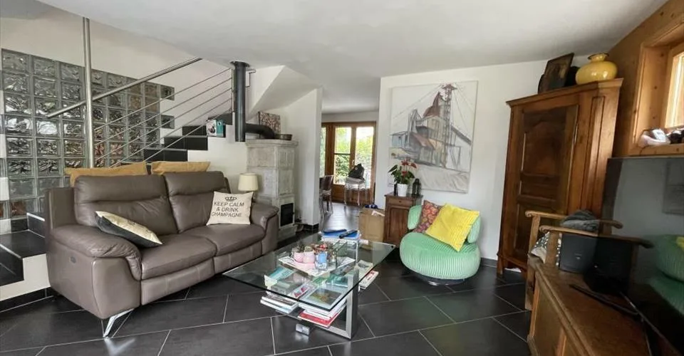 Grange rénovée – appartement indépendant, jardin et parking