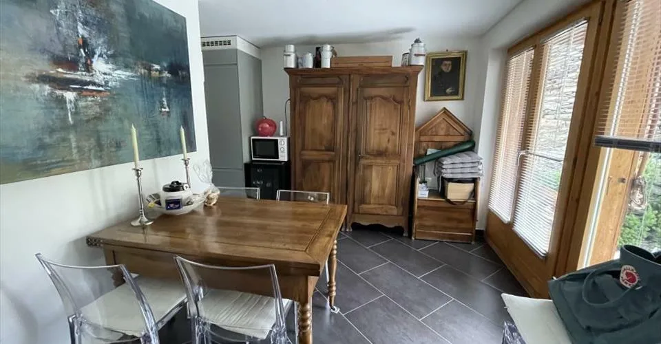 Grange rénovée – appartement indépendant, jardin et parking