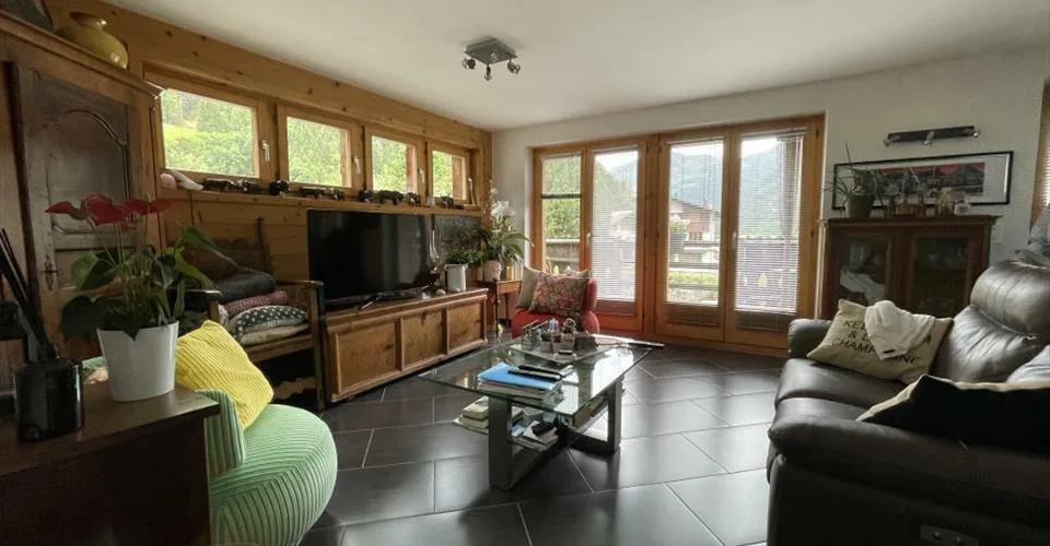 Grange rénovée – appartement indépendant, jardin et parking