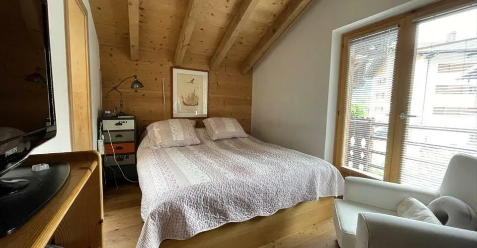 Grange rénovée – appartement indépendant, jardin et parking