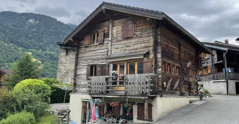 Grange rénovée – appartement indépendant, jardin et parking