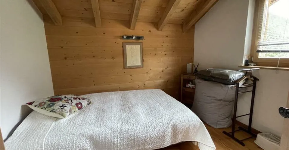 Grange rénovée – appartement indépendant, jardin et parking