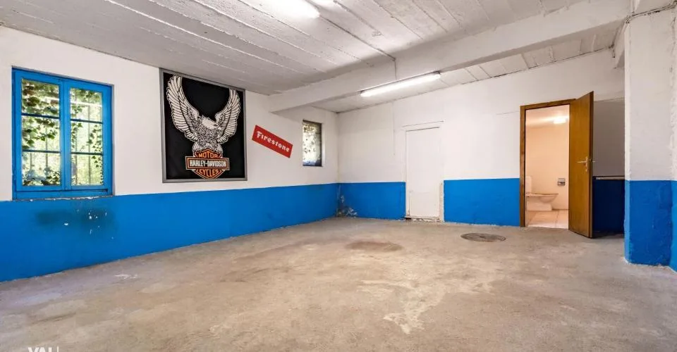 Appartement 4,5 pces, avec atelier dépôt de 64 m2, à rénover