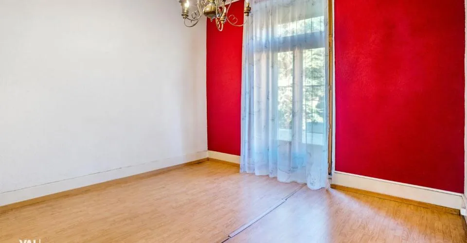 Appartement 4,5 pces, avec atelier dépôt de 64 m2, à rénover