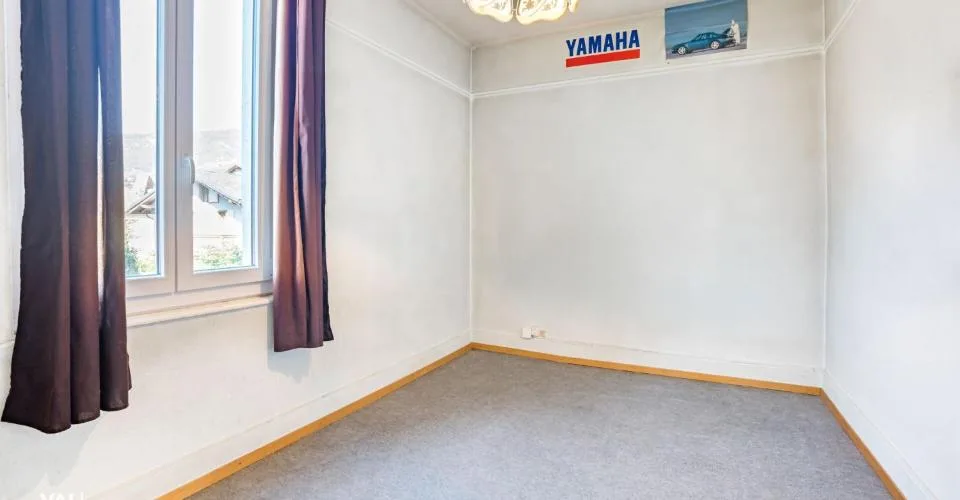 Appartement 4,5 pces, avec atelier dépôt de 64 m2, à rénover