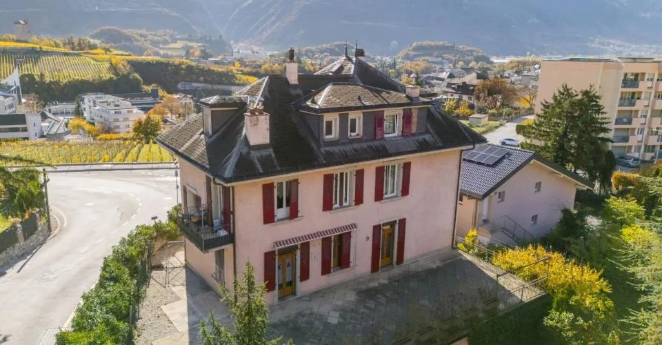 Appartement 4,5 pces, avec atelier dépôt de 64 m2, à rénover