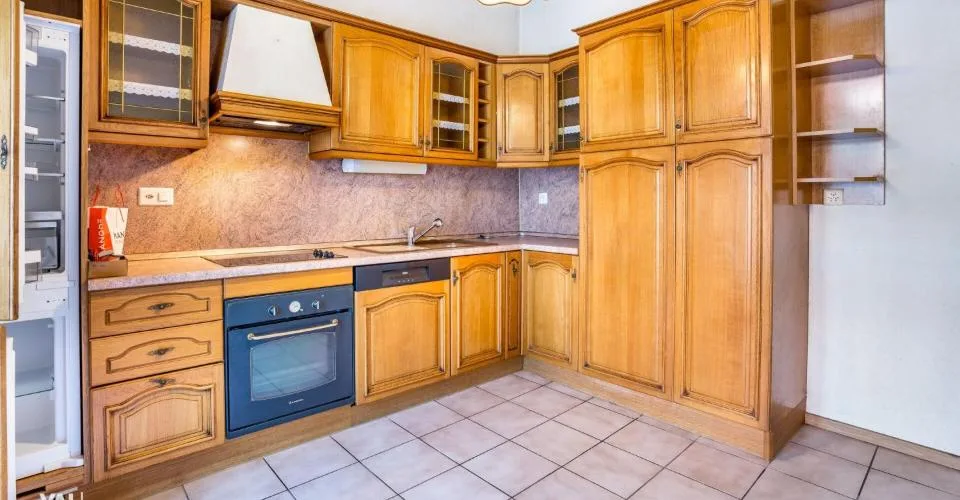 Appartement 4,5 pces, avec atelier dépôt de 64 m2, à rénover