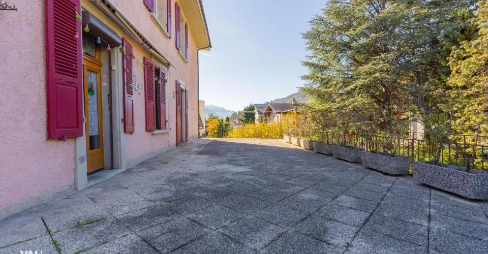 Appartement 4,5 pces, avec atelier dépôt de 64 m2, à rénover