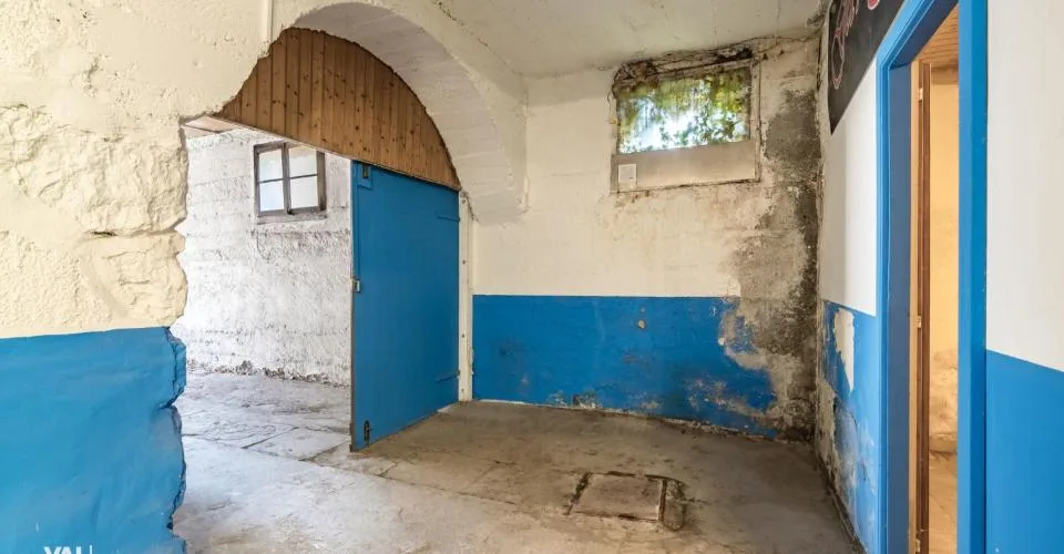 Appartement 4,5 pces, avec atelier dépôt de 64 m2, à rénover