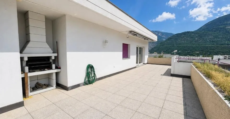 Attique de standing avec terrasse et vue panoramique