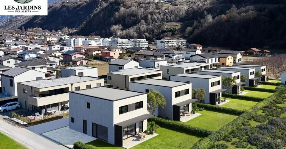 Déjà 2 villas réservées, plus que 4 villas disponibles !