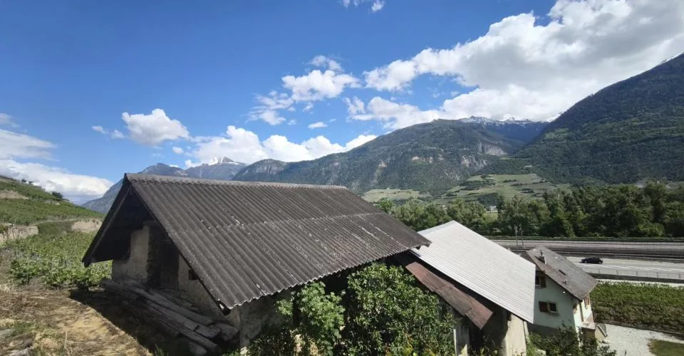 2 GRANGES À RÉNOVER SIERRE TERRAIN DE 780m2