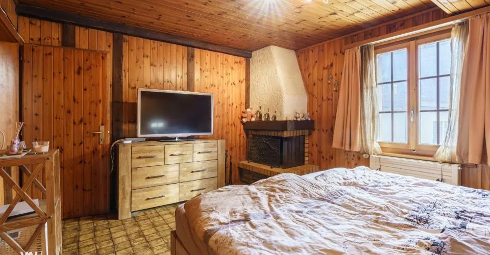 Restaurant très central « Sport » et appartement duplex de 4,5 pièces au dessus