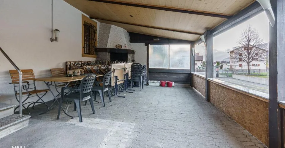 Restaurant très central « Sport » et appartement duplex de 4,5 pièces au dessus