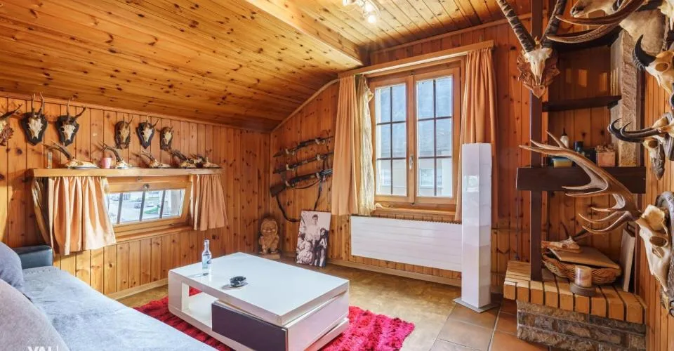 Restaurant très central « Sport » et appartement duplex de 4,5 pièces au dessus