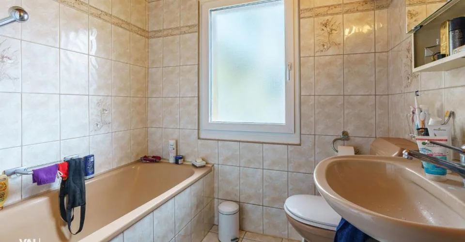 Restaurant très central « Sport » et appartement duplex de 4,5 pièces au dessus