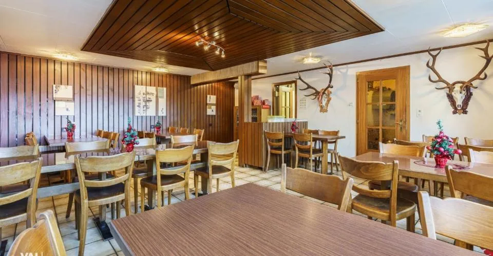 Restaurant très central « Sport » et appartement duplex de 4,5 pièces au dessus