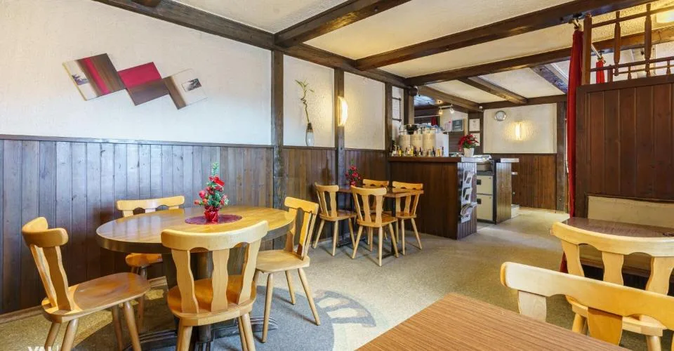 Restaurant très central « Sport » et appartement duplex de 4,5 pièces au dessus