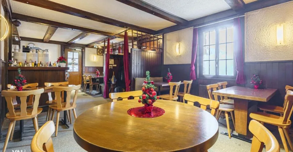 Restaurant très central « Sport » et appartement duplex de 4,5 pièces au dessus