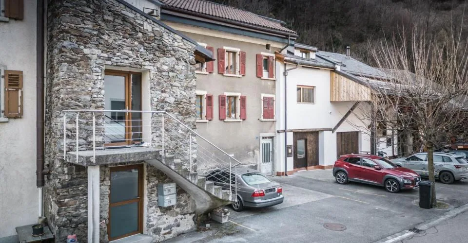 Petite maison villageoise constitutée de deux studios