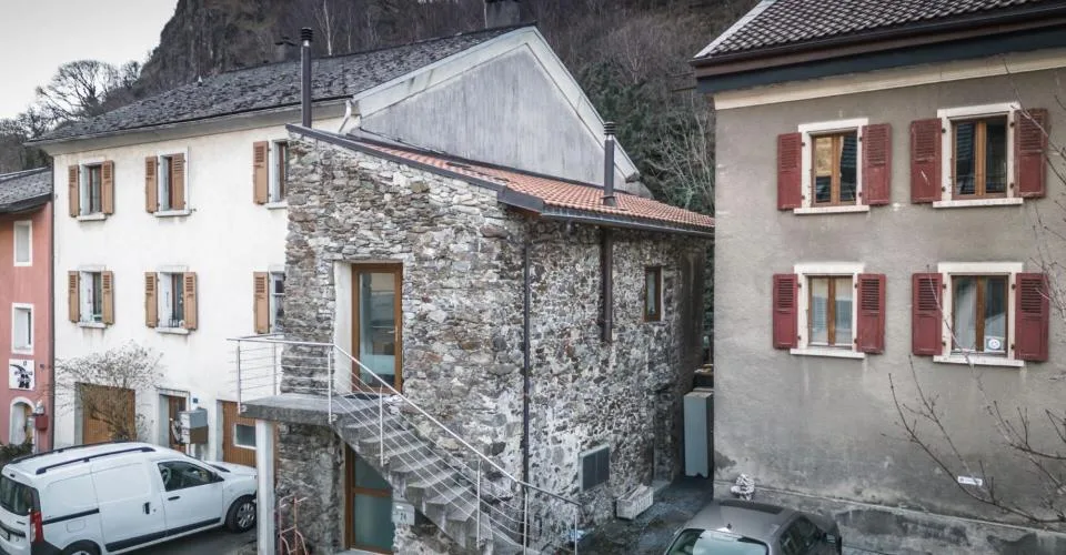 Petite maison villageoise constitutée de deux studios