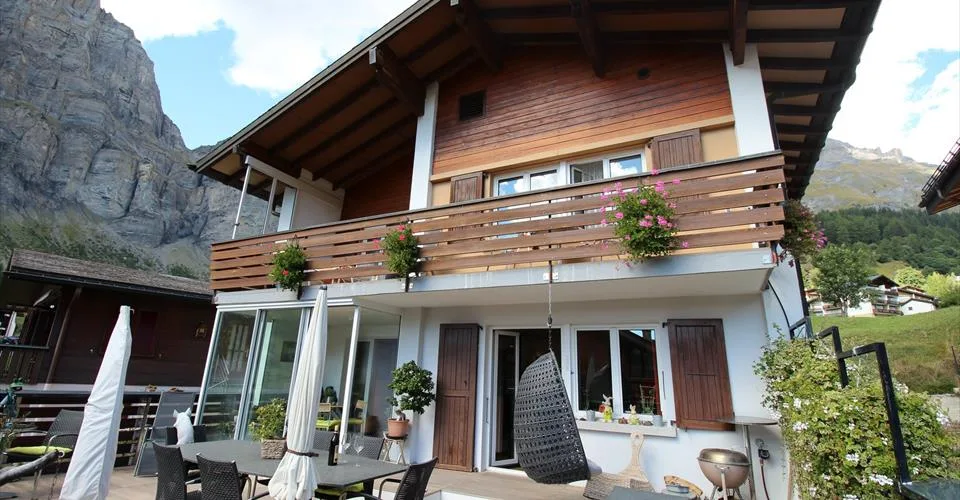 CHALET TARA, chalet exclusif de luxe de 6,5 pièces dans un emplacement central et ensoleillé, entièrement rénové