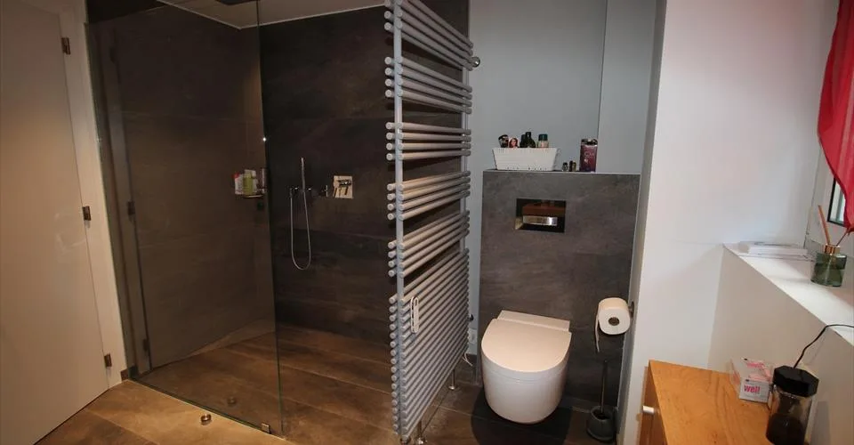 CHALET TARA, chalet exclusif de luxe de 6,5 pièces dans un emplacement central et ensoleillé, entièrement rénové