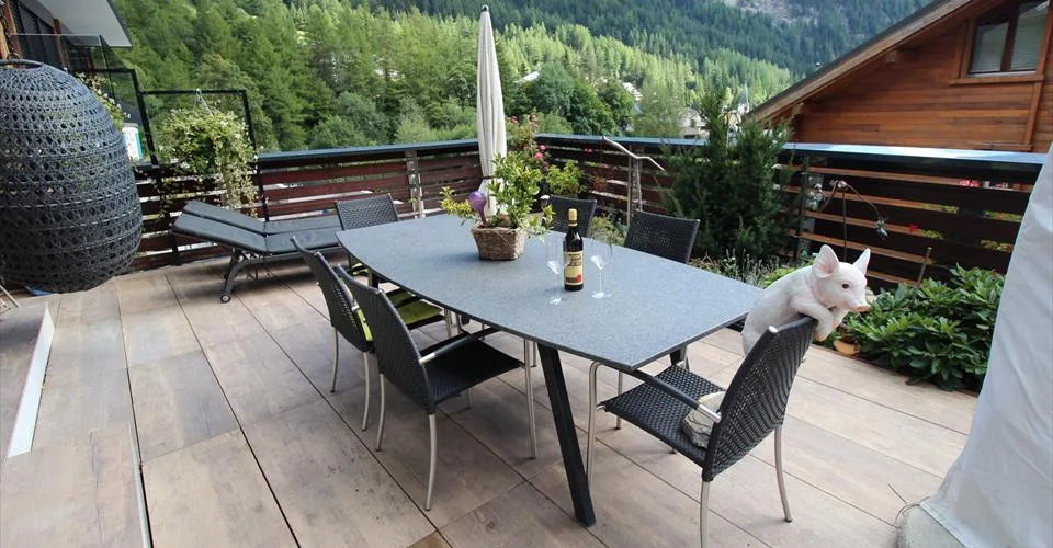 CHALET TARA, chalet exclusif de luxe de 6,5 pièces dans un emplacement central et ensoleillé, entièrement rénové