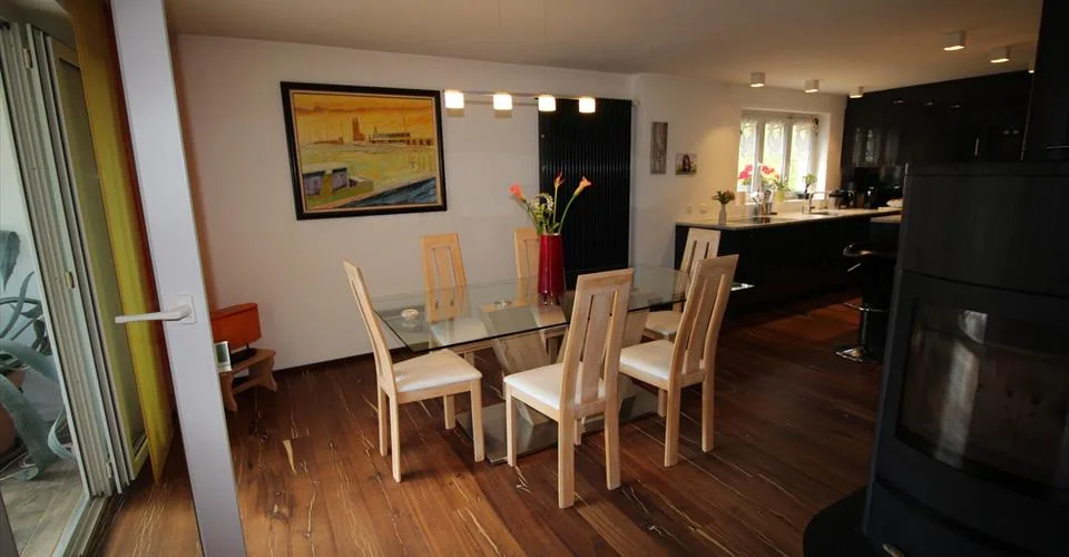 CHALET TARA, chalet exclusif de luxe de 6,5 pièces dans un emplacement central et ensoleillé, entièrement rénové