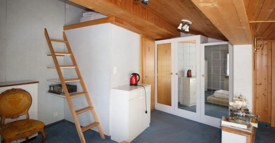 Appartementhaus 1.5-08, grand studio lumineux / bureau