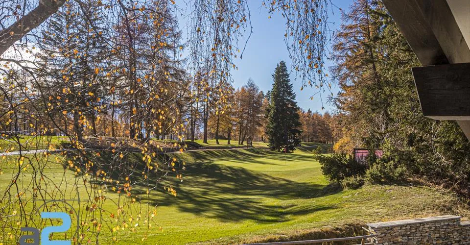 Au coeur de Crans et en bordure du golf, chalet de deux logements – Foto 4 von 13