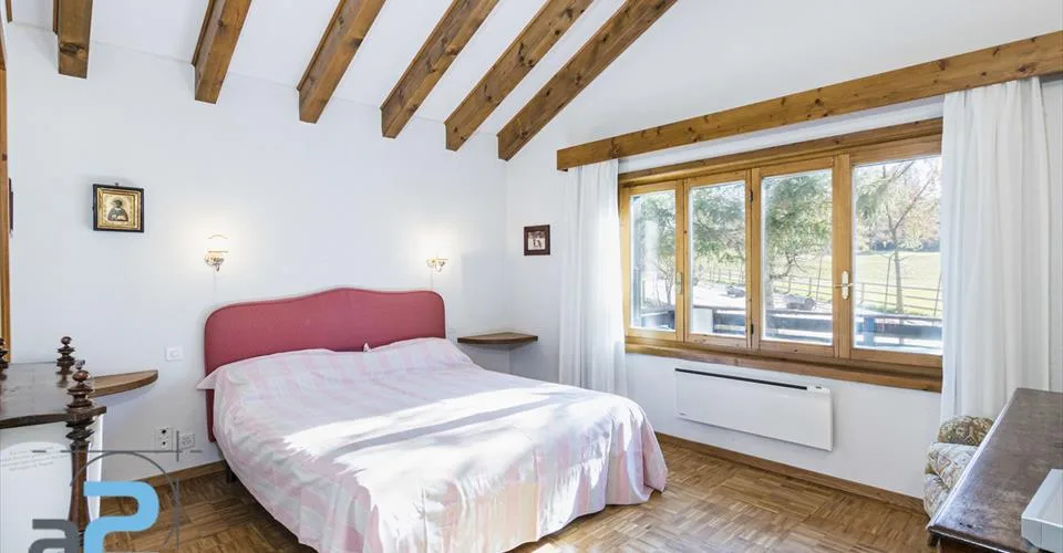 Au coeur de Crans et en bordure du golf, chalet de deux logements – Foto 8 von 13