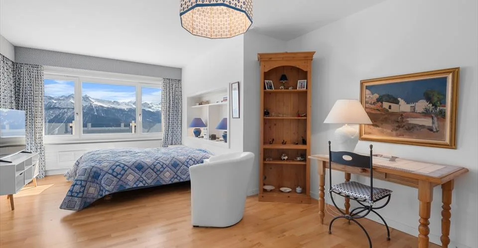Villa sur toit avec piscine intérieure privative – Foto 6 von 9