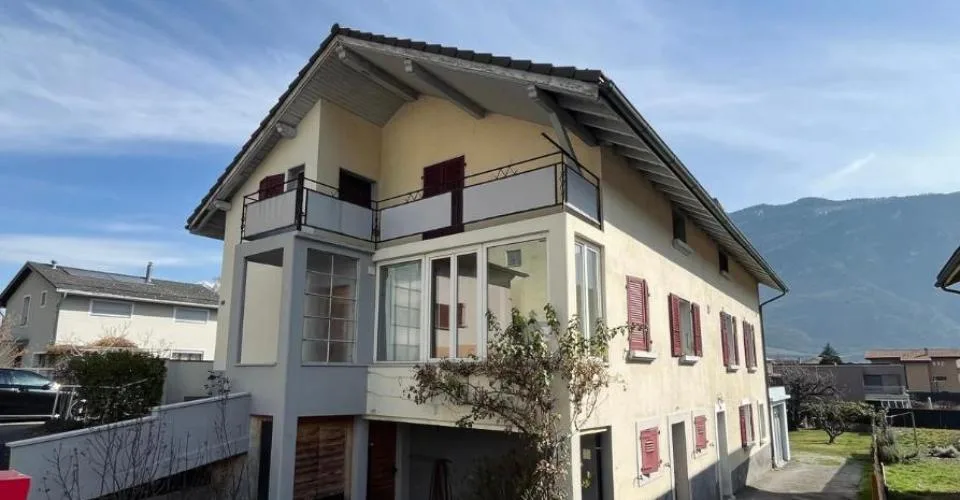 Le Charme de Châtaignier : Maison villageoise à fort potentiel et vue dégagée
