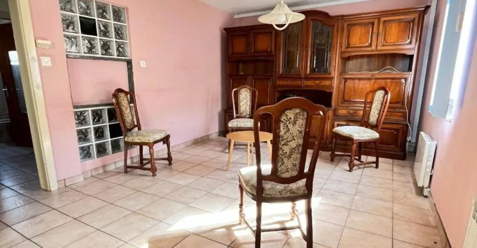 Le Charme de Châtaignier : Maison villageoise à fort potentiel et vue dégagée
