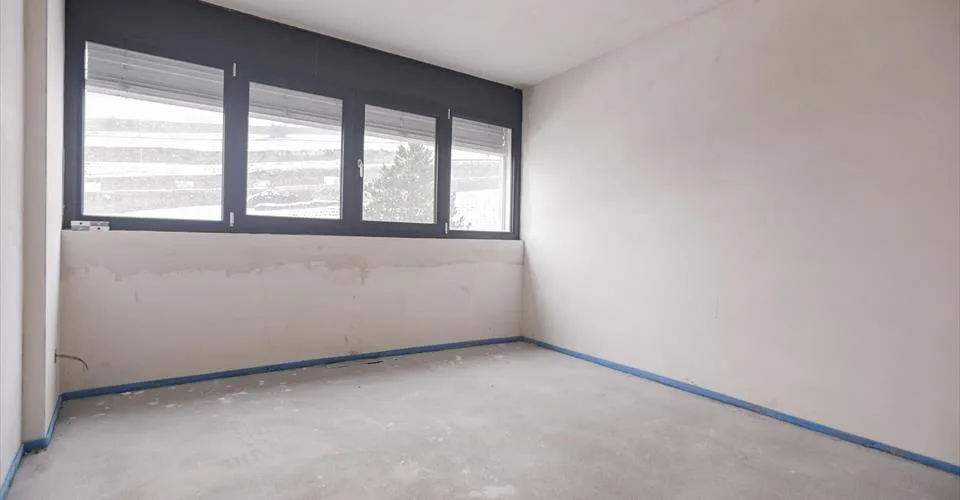 Triplex avec ascenceur privatif dans une environnement magnifique. Finitions au gré du preneur