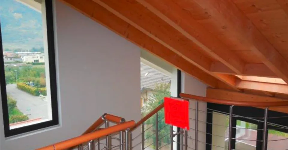 Triplex avec ascenceur privatif dans une environnement magnifique. Finitions au gré du preneur