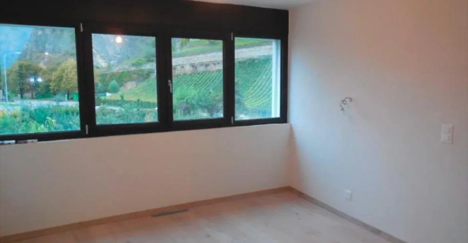 Triplex avec ascenceur privatif dans une environnement magnifique. Finitions au gré du preneur