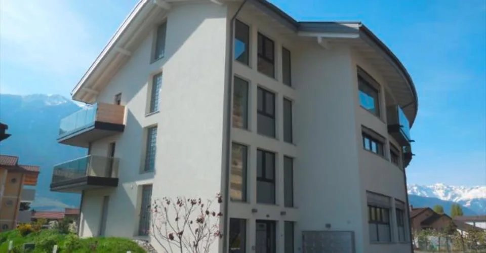 Triplex avec ascenceur privatif dans une environnement magnifique. Finitions au gré du preneur