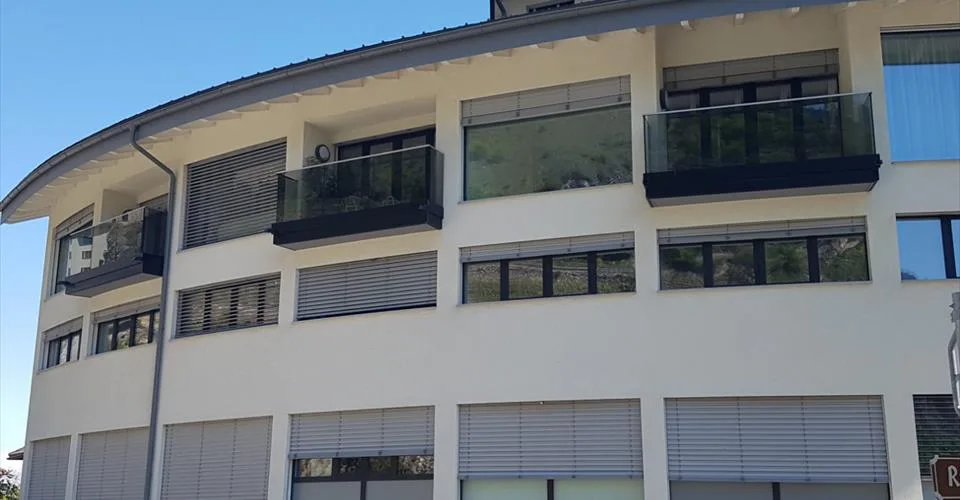 Triplex avec ascenceur privatif dans une environnement magnifique. Finitions au gré du preneur