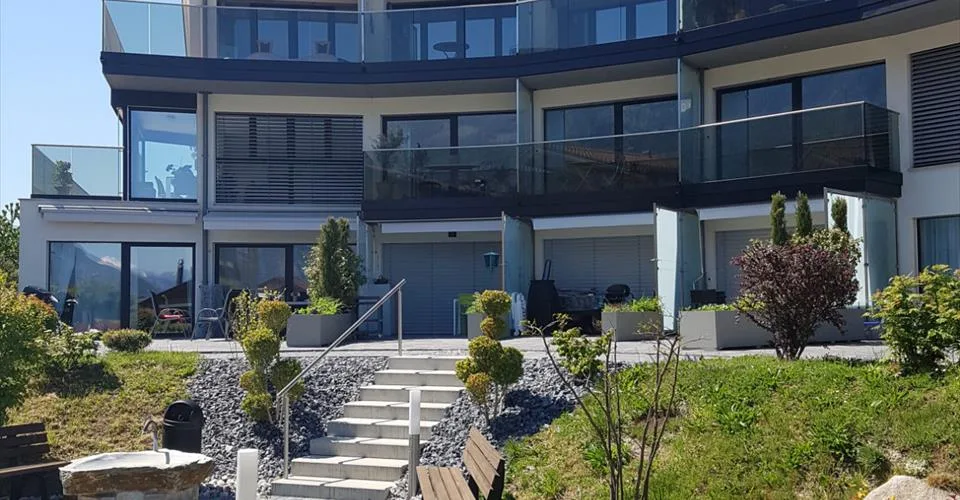 Triplex avec ascenceur privatif dans une environnement magnifique. Finitions au gré du preneur
