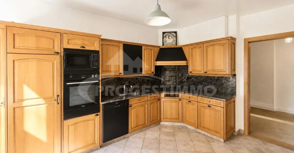 APPARTEMENT 3,5 PIÈCES IDÉALEMENT SITUÉ