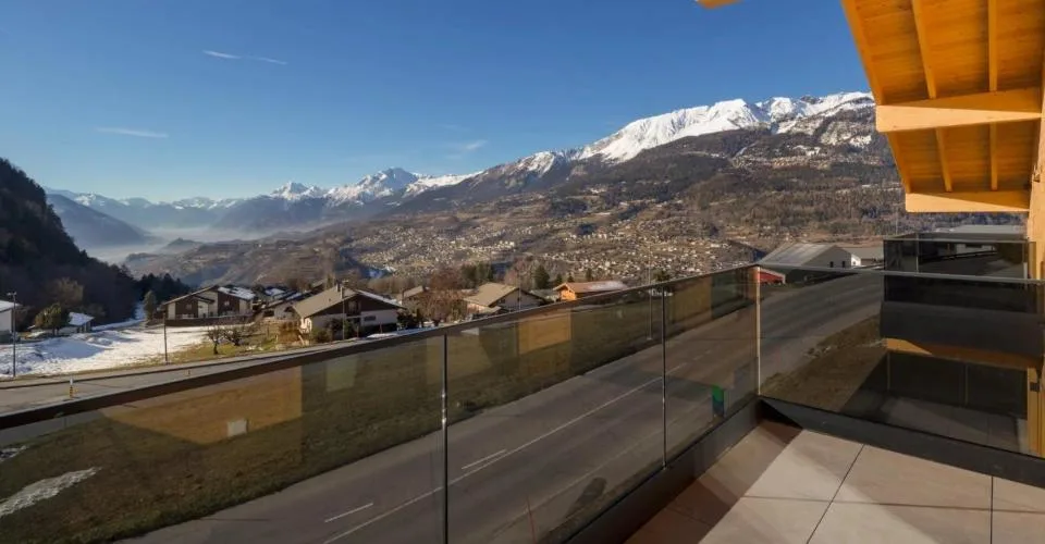 Chalet moderne à Crans-Montana avec vue imprenable – Foto 3 von 12