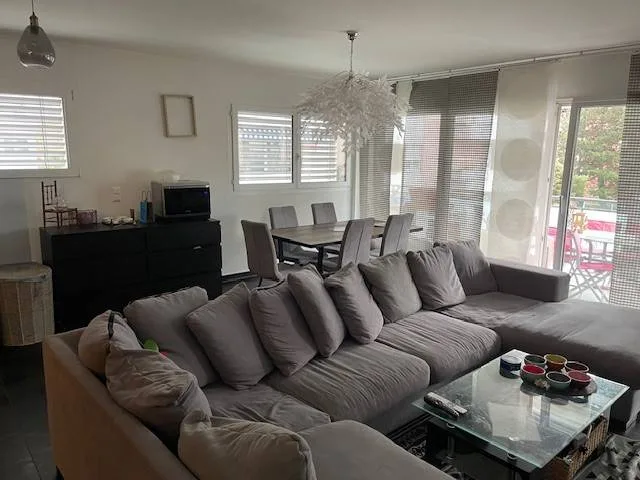 Appartement moderne. lumineux et proche du centre ville